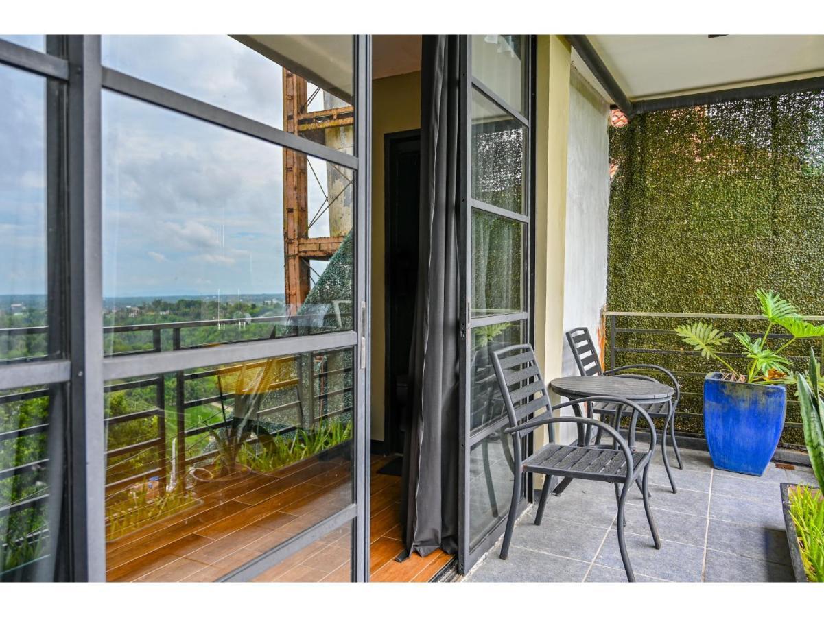 Capital O 890 Nami Hotel Tagaytay タガイタイ エクステリア 写真