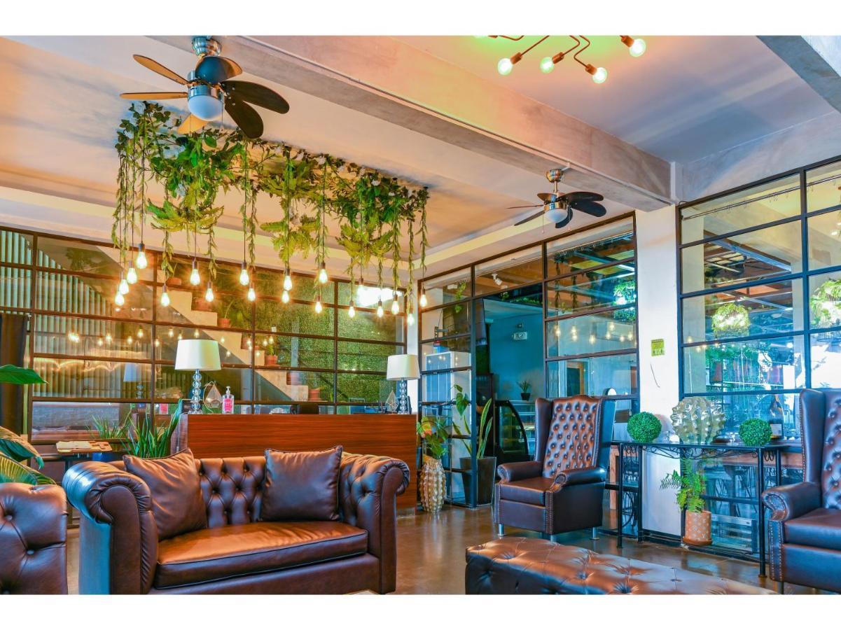 Capital O 890 Nami Hotel Tagaytay タガイタイ エクステリア 写真