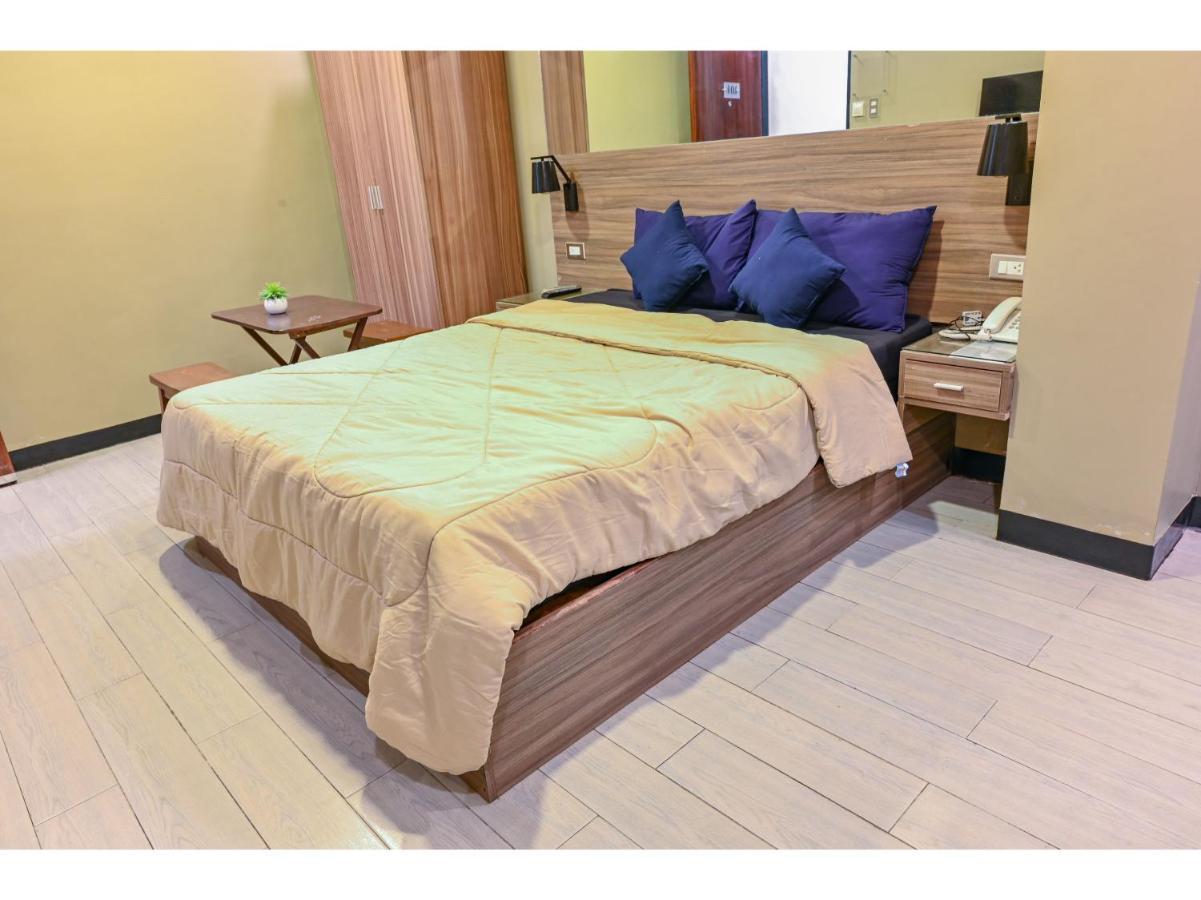 Capital O 890 Nami Hotel Tagaytay タガイタイ エクステリア 写真