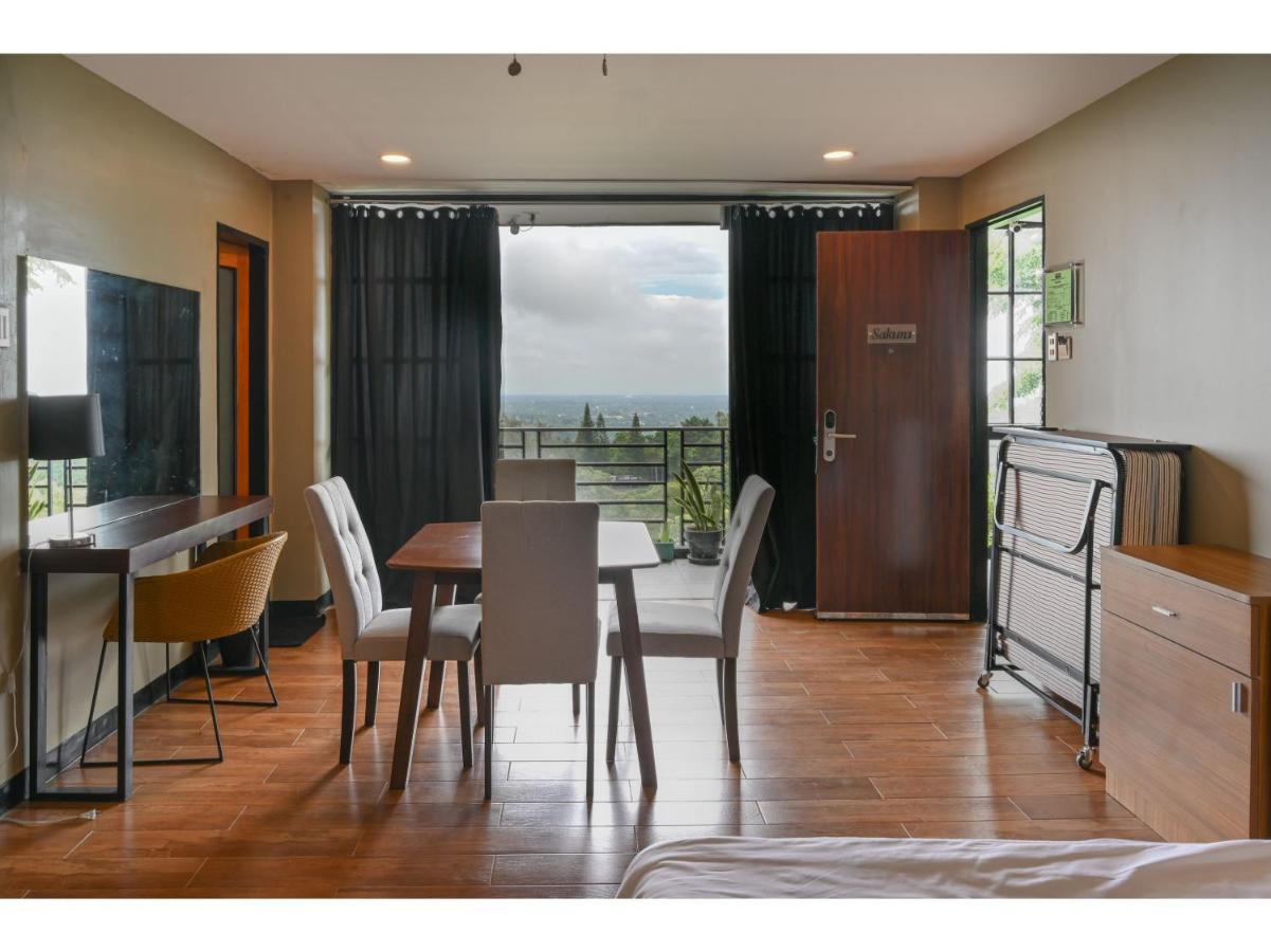 Capital O 890 Nami Hotel Tagaytay タガイタイ エクステリア 写真
