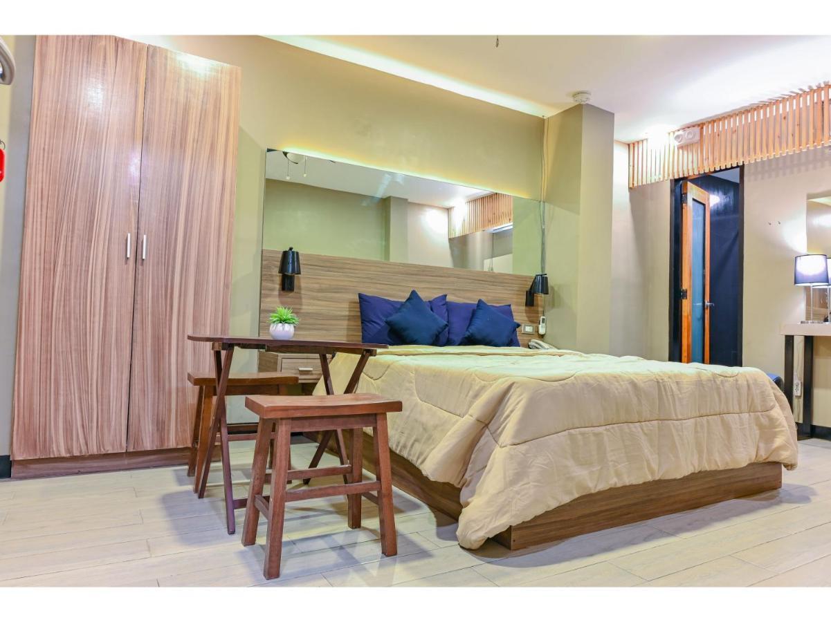 Capital O 890 Nami Hotel Tagaytay タガイタイ エクステリア 写真