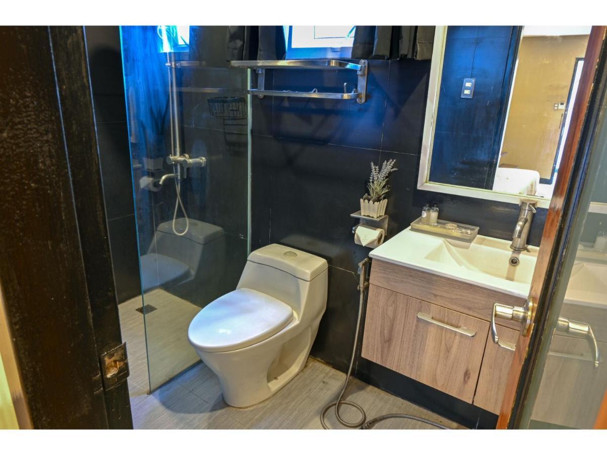 Capital O 890 Nami Hotel Tagaytay タガイタイ エクステリア 写真